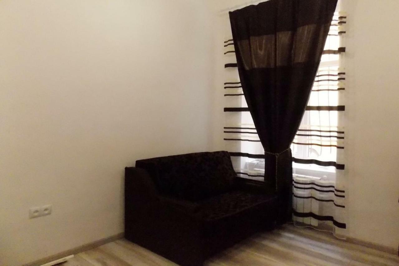Apartment At Teodora Sqr Lviv Luaran gambar